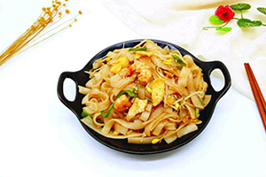 Thưởng thức phở xào thơm ngon nóng hổi cho ngày bận rộn