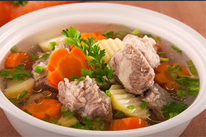 Cơm tối đậm đà với canh sườn hầm nấu thập cẩm