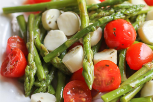 Chống ngấy cho bữa ăn hàng ngày với salad măng tây cùng Dalat Fine Foods