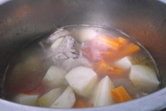 com toi dam da voi canh suon ham nau thap cam5