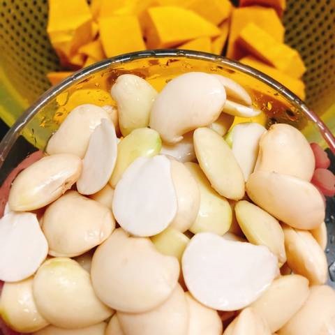 canh bí đỏ đậu ngự hầm với xương 1